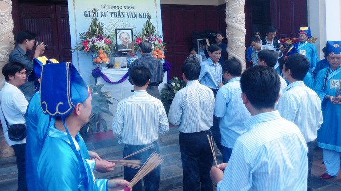 Tưởng niệm Giáo sư Trần Văn Khê tại Huế. Ảnh: Ngọc Văn.