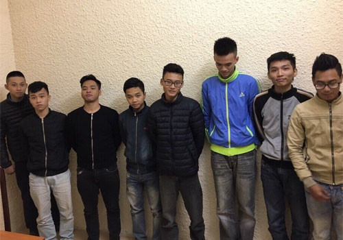 Nhóm thanh niên đua xe trái phép tại cơ quan công an