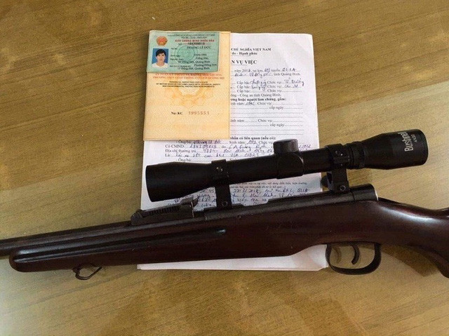 Khẩu súng thể thao quốc phòng trên xe ô tô của tài xế Hoàng Lê Đức