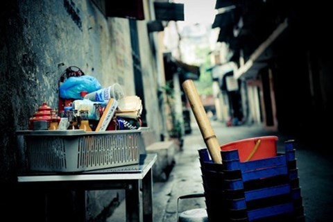 Nhiều hộ kinh doanh ở quận Hoàn Kiếm gặp khó khăn khi chính quyền lập lại trật tự đô thị. Ảnh chỉ mang tính minh hoạ