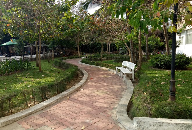 Công viên ở khu chung cư, nơi ông Kha thường chơi với các bé gái. 