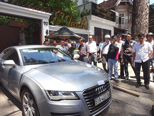 Xe Audi của hoa hậu Thu Hoài bị phạt hành chính 1,6 triệu đồng