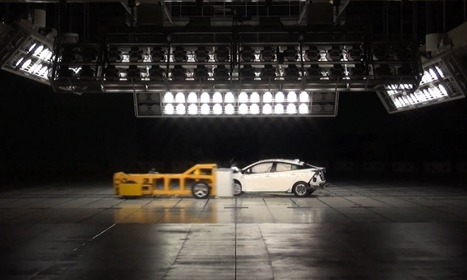 Một bài thử an toàn va chạm của xe Toyota tại Nhật Bản