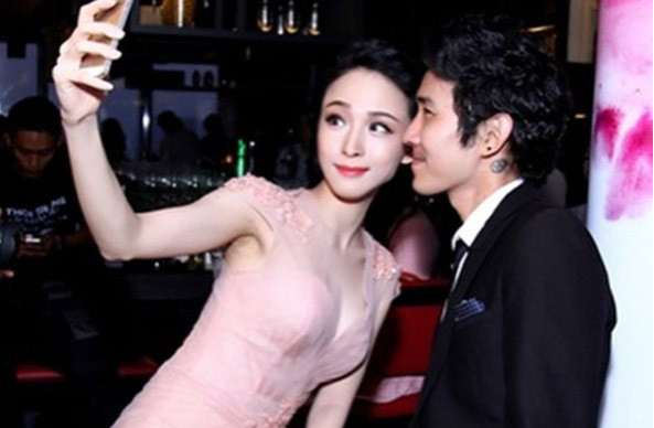 Sau vụ án với Cao Toàn Mỹ, Trương Hồ Phương Nga tái xuất, khoe quà 8/3