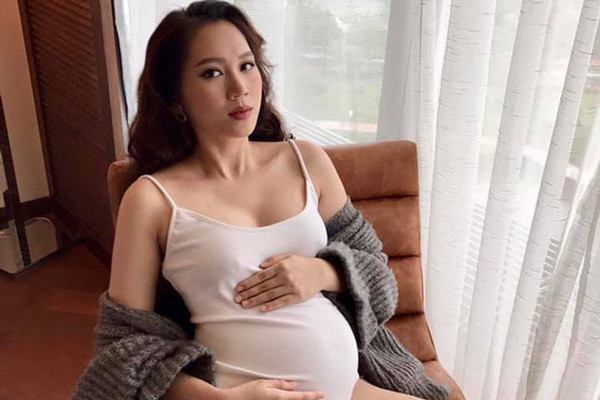 Showbiz 27/3: Siêu mẫu Ngọc Thạch sinh con trai thứ 2