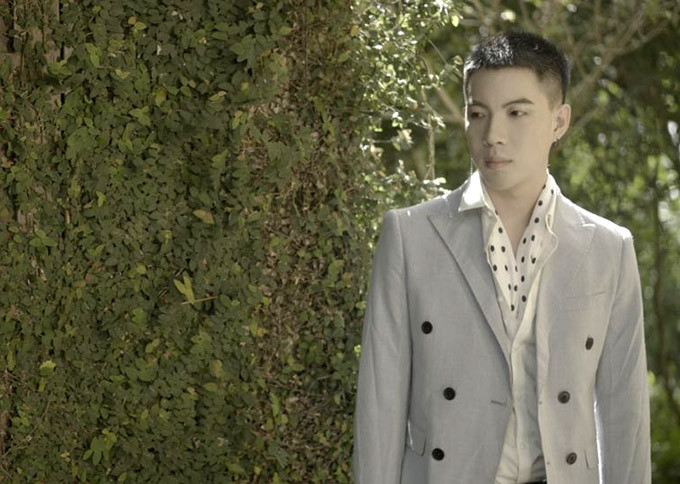 Showbiz 31/3: Ca sĩ Việt giải nghệ vì ung thư, mắt gần như đã mù