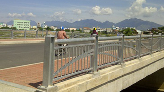 Thi thể nam thanh niên được phát hiện trên cầu 