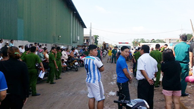 Hiện trường phát hiện thi thể người đàn ông nổi trong công trình thi công kênh Tân Hóa - Lò Gốm