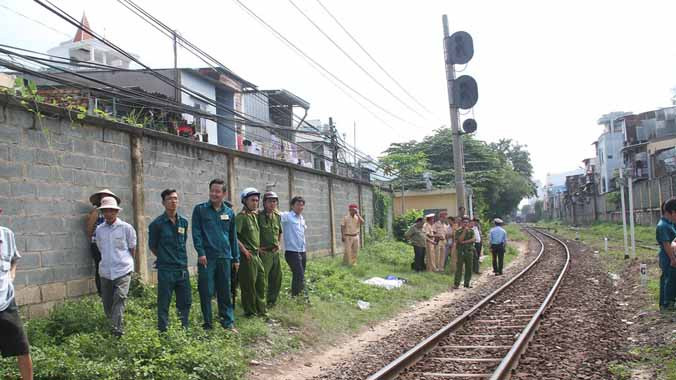 Hiện trường người phụ nữ bị tàu hỏa tông chết.