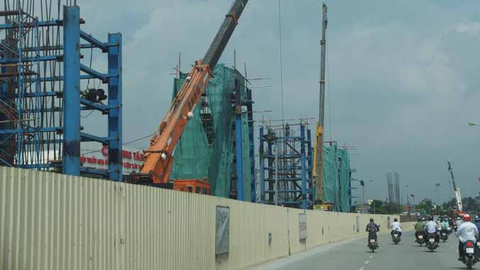 Tốc độ giải ngân cho xây dựng chậm hơn so với chi trả nợ. Ảnh: Đức Huy.