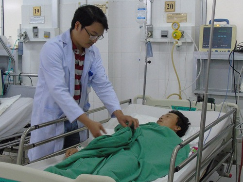 Sau khi can thiệp lấy huyết khối mạch não, anh T. đã hoàn toàn tỉnh táo, hết nói ngọng, không còn yếu liệt (Ảnh: Kim Hà).