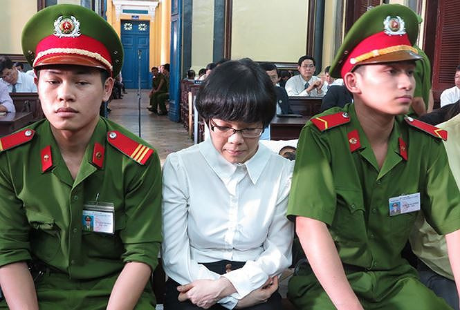 ‘Siêu lừa’ Huỳnh Thị Huyền Như tại một phiên tòa. Ảnh: Tân Châu