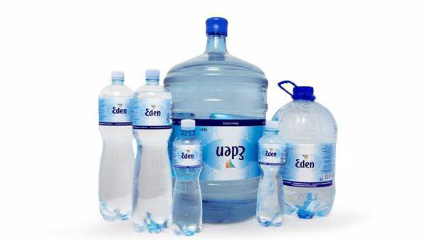 Nước đóng chai Eden Springs.
