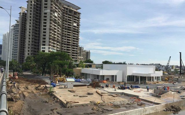 Nhiều dự án bất động sản “đứng hình” do bị siết tín dụng