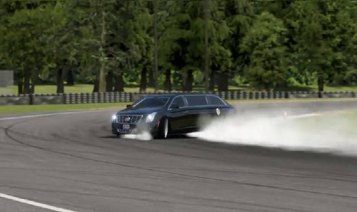 Drift đốt lốp khi chạy lùi qua cua.