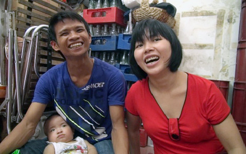 Vợ chồng Mão - Tú hạnh phúc khi nhớ về ngày thiên thần nhỏ của gia đình ra đời. 