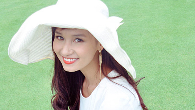 Lã Thanh Huyền: “Gái ngoan” khoe ngực