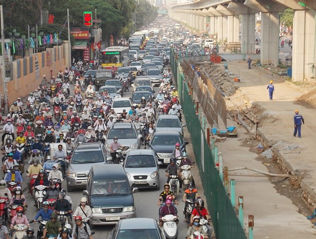 Với hệ thống giao thông đồng bộ, đường Nguyễn Trãi được chọn là 1 trong 2 tuyến đường cấm xe máy đầu tiên. Ảnh: T.Đảng 