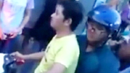 Đối tượng Tr. bị người dân giữ lại giao công an