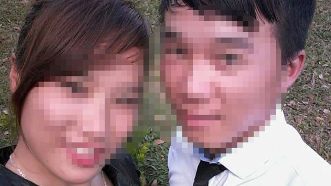 Chị L. (áo đen) được gia đình trình báo mất tích khi đi giao hàng qua mạng