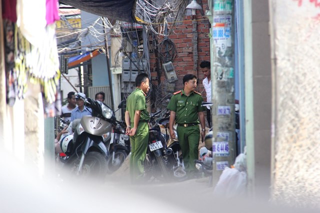 Lực lượng chức năng điều tra vụ việc.