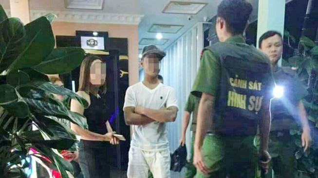 Nhiều người có biểu hiện phê ma túy khi cảnh sát ập vào