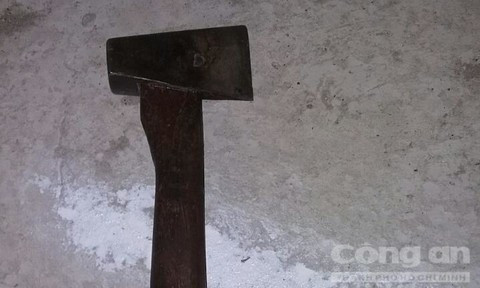 Cây rìu mà ông Tư dùng để chém ông Luân