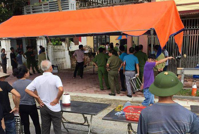 Lực lượng chức năng khám nghiệm hiện trường