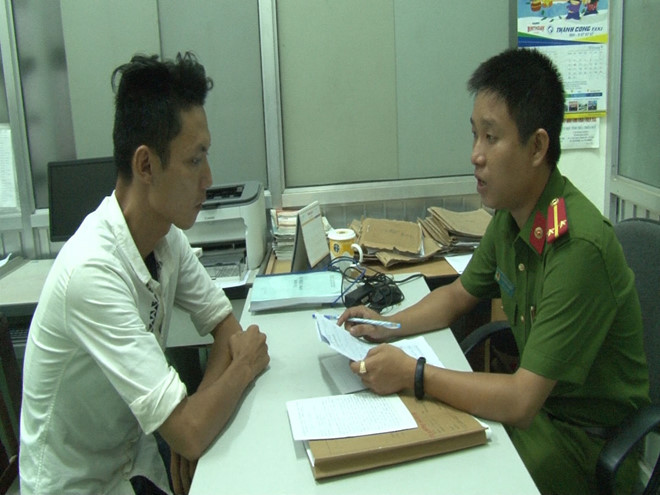 Dũng, một người trong nhóm thanh niên liên quan đến vụ anh Thắng bị bỏng nặng. Ảnh: Công an cung cấp