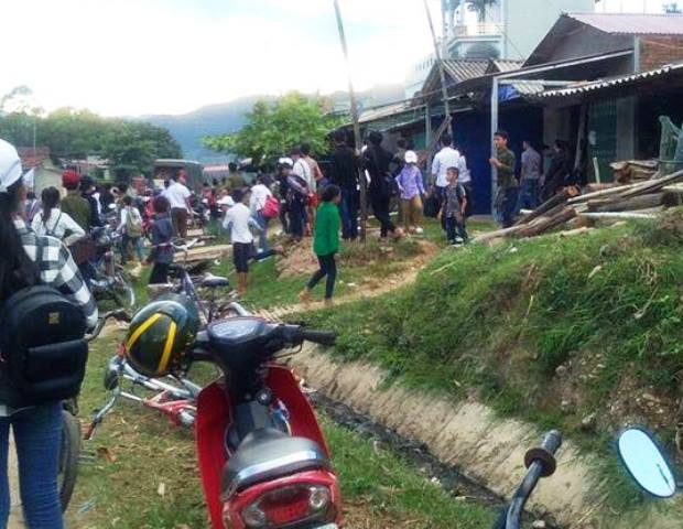 Người dân địa phương xôn xao trước sự việc