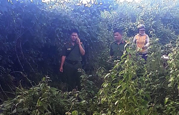 Lực lượng Công an Gia Lai đang tổ chức khám nghiệm tại hiện trường.