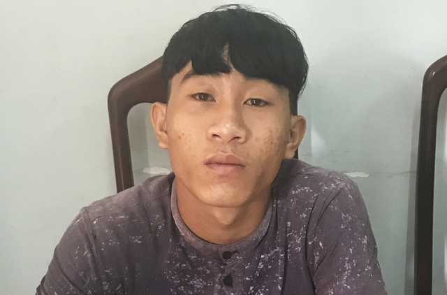 Nghi can Nguyễn Văn Tín ra đầu thú tại PC45 - Công an tỉnh Khánh Hòa