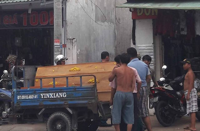 Căn nhà xảy ra vụ việc nằm trong con hẻm, người thân đang lo hậu sự