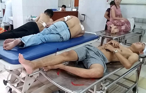 Ba nạn nhân đang cấp cứu tại bệnh viện