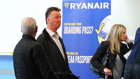 HLV Louis van Gaal lên đường đi nghỉ ở Bồ Đào Nha.