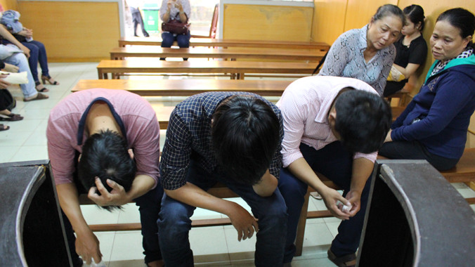 Các bị cáo tại phiên tòa. Ảnh T.Châu.