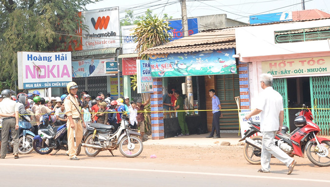 Công an phong tỏa hiện trường để phục vụ công tác điều tra.