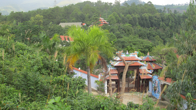 Toàn bộ biệt phủ “đại gia khai khoáng” Ngô Văn Quang. Ảnh: Nam Cường.