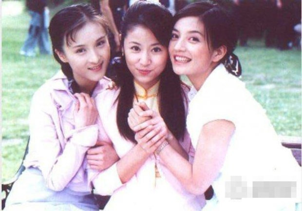 Lạc Gia Đồng cùng Triệu Vy - Lâm Tâm Như thời đóng Tân dòng sông ly biệt.