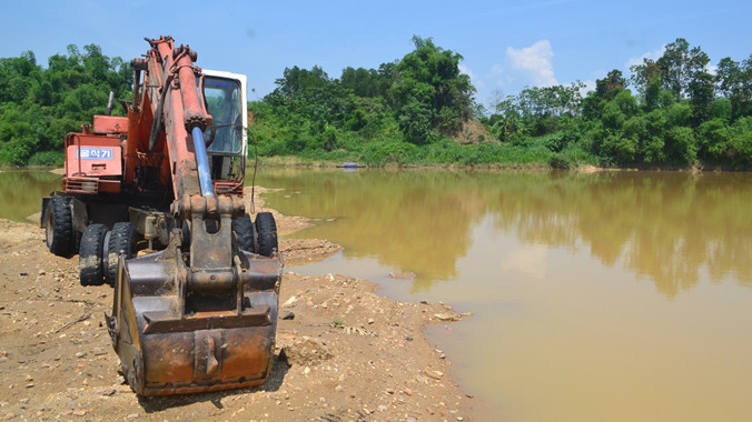 Hiện trường khai thác cát, nơi xảy ra tai nạn. Ảnh: Văn Bình.