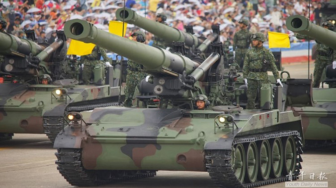 Pháo tự hành hạng nặng M110 diễu hành thị uy sức mạnh .