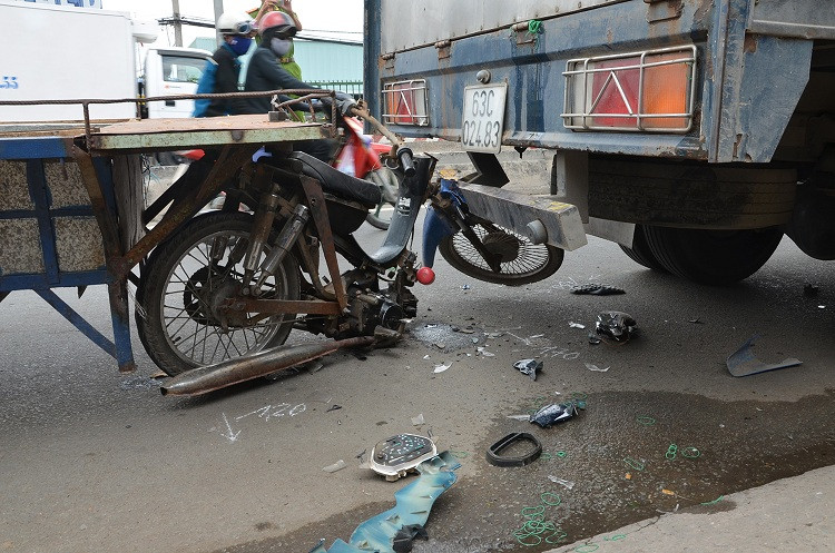 Chiếc xe máy tự chế hư hỏng nặng 