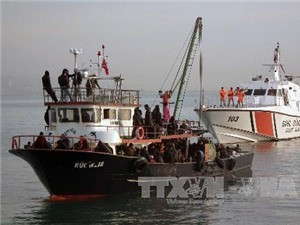 Cứu sống hơn 300 người lênh đênh trên biển