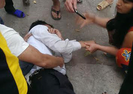 Người dân không thể gọi điện cho người nhà nạn nhân do điện thoại nạn nhân khóa mã.