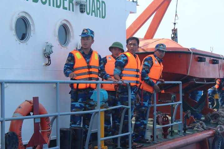 Tàu biên phòng tham gia tìm kiếm máy bay