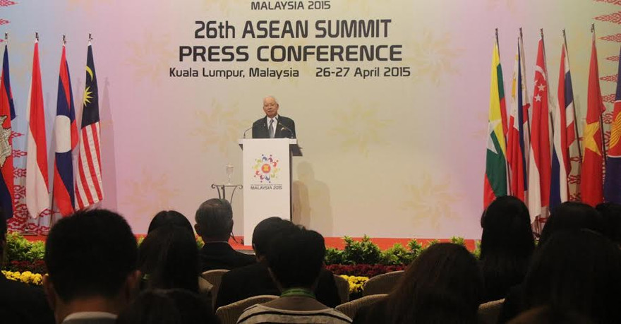 Chiều 27/4 tại Kuala Lumpur diễn ra cuộc Họp báo về Hội nghị cấp cao ASEAN lần thứ 26. Trong ảnh: Thủ tướng Malaysia Najib Razak phát biểu tại cuộc họp báo. Ảnh: TTXVN