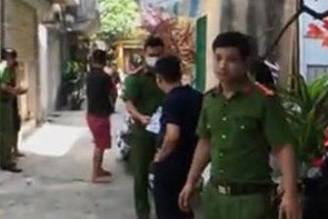 Cơ quan chức năng có mặt tại hiện trường điều tra vụ việc.