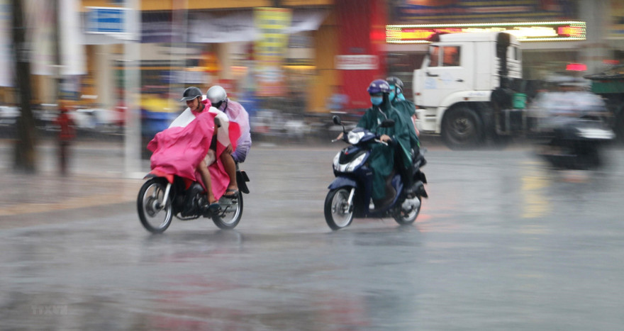 Bản tin 8H: Đêm nay miền Bắc đón mưa dông diện rộng