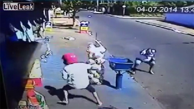 Đấu súng với cướp trên phố