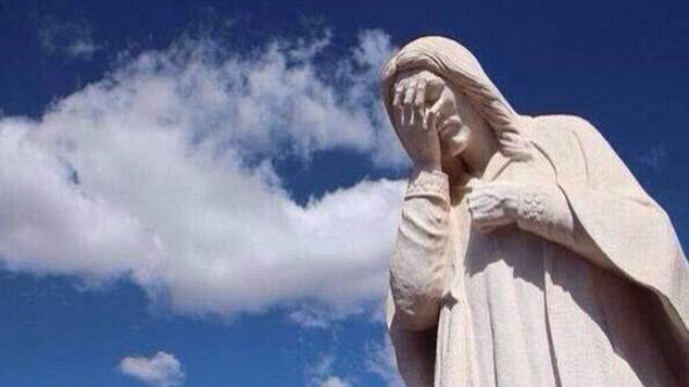 Chúa cũng không thể giúp Brasil. Ảnh chế từ cộng đồng mạng